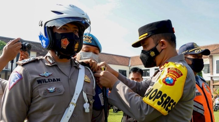 Kapolres saat apel Ketupat Semeru di lapangan Mapolres