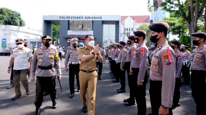 Wali Kota Eri memimpin Apel Gelar Pasukan Operasi Kepolisian Terpusat dengan sandi 'Ketupat Semeru - 2022' di Mapolrestabes Surabaya/RMOLJatim