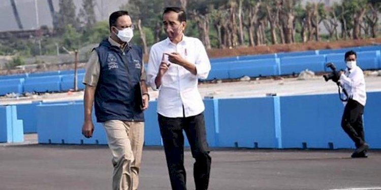  Gubernur DKI Jakarta Anies Baswedan saat mendampingi Presiden RI, Joko Widodo meninjau langsung sirkuit Jakarta E-Prix 2022 di Kawasan Ancol pada Senin sore (25/4)/Net