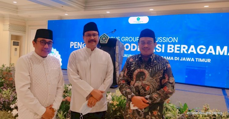 Koordinator Aksi Sejuta Vaksinasi Boostér PWNU Jatim Dr H Hasan Ubaidillah, bersama Sekjen PBNU H Saifullah Yusuf dan Kepala Kantor Kemenag Jatim Dr H Husnul Maram/Ist