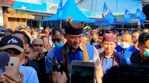 Ketua Komisi D DPRD Jatim, dr Agung kala mendampingi Ketum AHY bersama Ketua DPD PD Jatim, Emil Darda