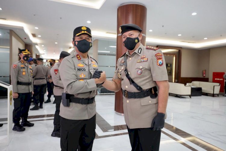 Kapolda Jawa Timur Irjen Pol Nico Afinta pimpin serah terima jabatan di Lobby Lantai 2 Gedung Patuh Mapolda Jatim, Rabu (28/4)/ist