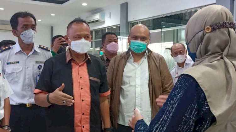 ketua komisi D DPRD Jatim dr Agung Muluyono sidak di stasiun Pasar Turi/RMOLJatim