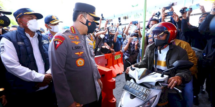 Kapolri Jenderal Listyo Sigit Prabowo meninjau pelaksanaan mudik di Pelabuhan Gilimanuk, Bali/ist
