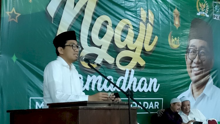 Faisol Riza saat memberikan arahan pada ratusan relawannya/RMOLJatim