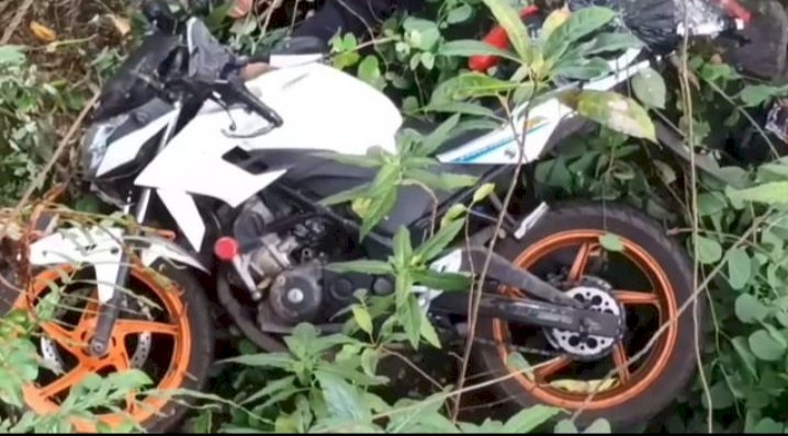 Sepeda motor milik korban di TKP pinggiran jalan masuk Desa Munggut, Kecamatan Padas, Ngawi/RMOLJatim