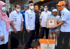 Sambangi Korban Kebakaran Rumah, Bupati Bondowoso Serahkan Bantuan