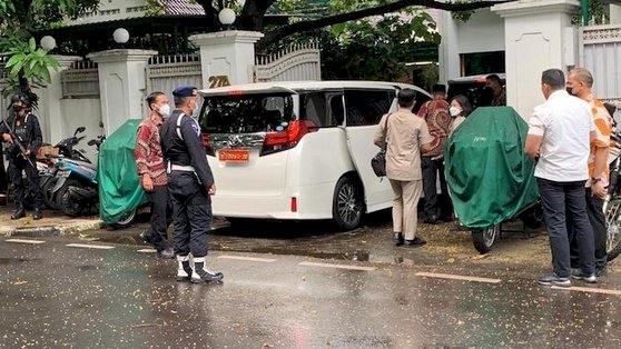 Minibus yang dikendarai Prabowo Subianto saat tiba di kediaman Megawati Jalan teuku Umar Nomor 27, Menteng, Jakarta Pusat, Minggu (2/5)/RMOL