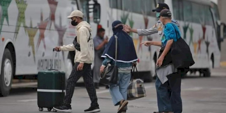 Pemudik di Terminal Pulogebang, Jakarta Timur/Net