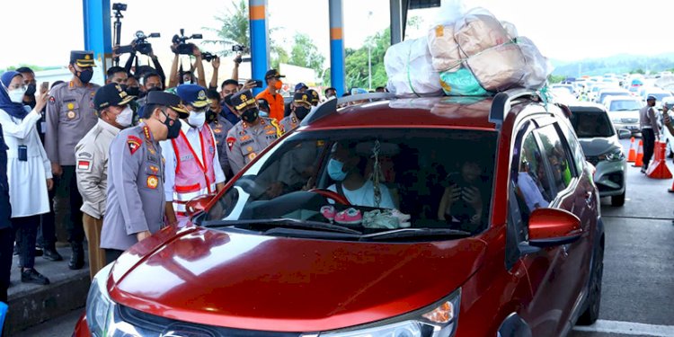 Kapolri Jenderal Listyo Sigit Prabowo saat meninjau pelabuhan Bakauheni, Lampung/Ist