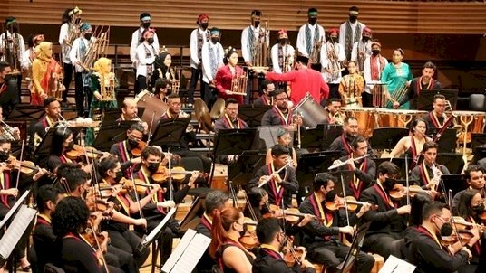 Penampilan tim angklung dan kolintang KBRI Caracas bersama orkestra El Sistema dalam Konser Musik ASEAN di el Centro Nacional Acción Social por la Musica, Caracas, Venezuela/Ist