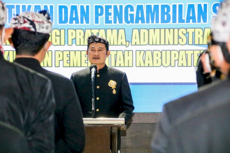 Bupati Lamongan Yuhronur Efendi saat melantik 92 pejabat di lingkuangan Pemkab Lamongan/RMOLJatim