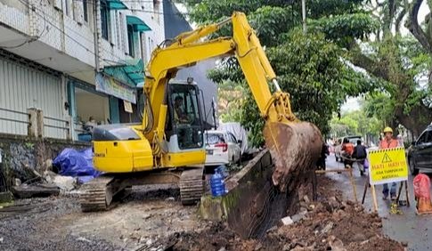 Para petugas saat bekerja di lokasi proyek/Ist