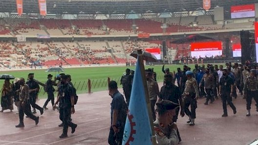 Kapolri Jenderal Listyo Sigit menyapa buruh di aksi May Day Fiesta/RMOL