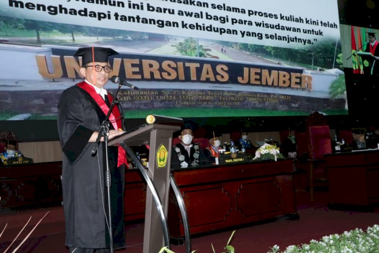 Wakapolri Komjen Gatot Eddy Pramono saat memberikan orasi kebangsaan di Universitas Jember/RMOLJatim