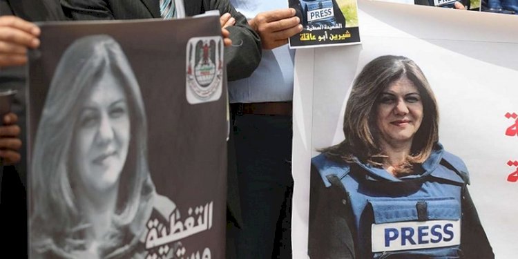 Poster Shireen Abu Akleh, jurnalis Al Jazeera yang tewas ditembak mati pasukan Israel di Jenin, Palestina pada 11 Mei 2022/Net