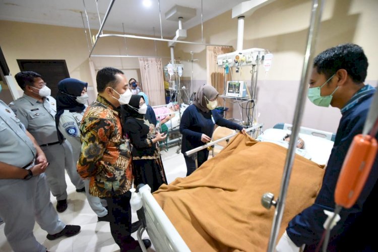 Wali Kota Surabaya Eri Cahyadi jenguk korban laka lantas Tol Sumo/ist