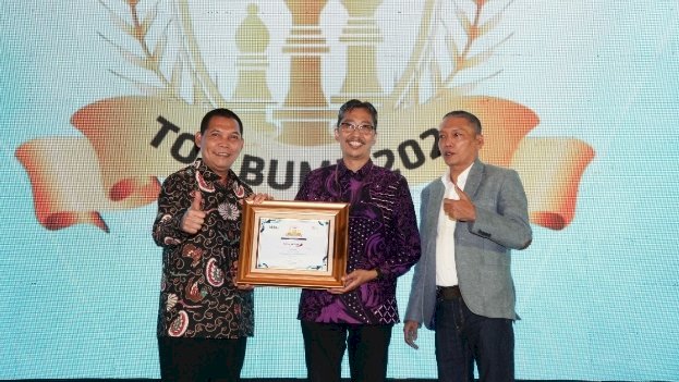 Bank Jatim raih TOP BUMD 