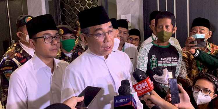 Ketua Umum Pengurus Besar Nahdlatul Ulama (PBNU) Yahya Cholil Staquf menjawab pertanyaan wartawan usai Pembukaan Konferensi Besar (Konbes) PBNU Tahun 2022 di Hotel Yuan Garden Jakarta Pusat, Jumat malam (20/5)/RMOL