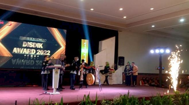 Bupati Salwa saat buka acara Disdik Award/RMOLJatim 