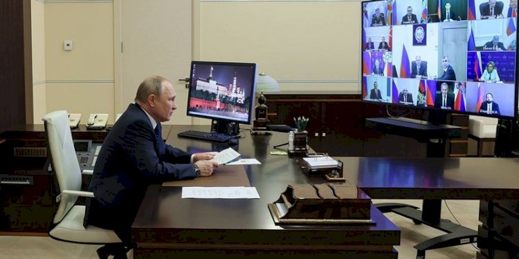 Presiden Vladimir Putin saat melakukan rapat dengan Dewan Keamanan Rusia/Net