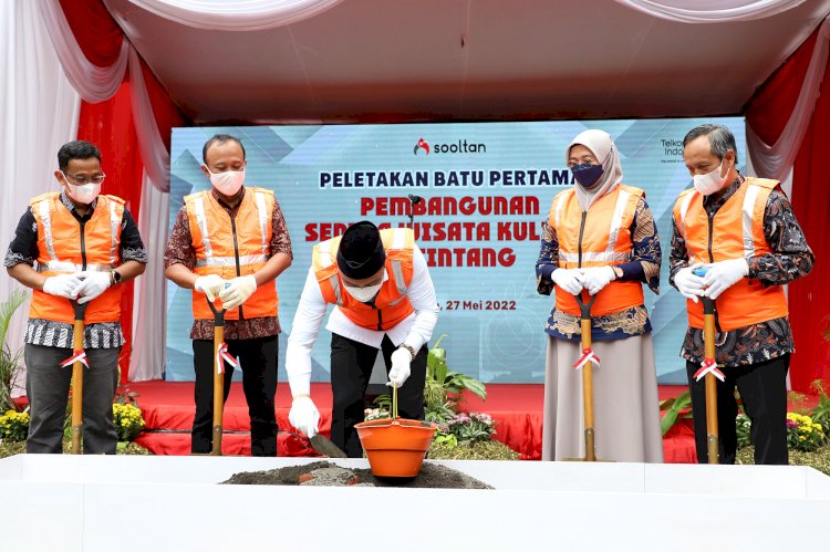 Wali Kota Surabaya Eri melakukan peletakan batu pertama pembangunan SWK Ketintang/RMOLJatim