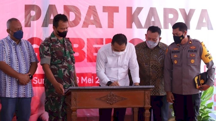 Wali Kota Eri meresmikan rumah padat karya gubeng/RMOLJatim