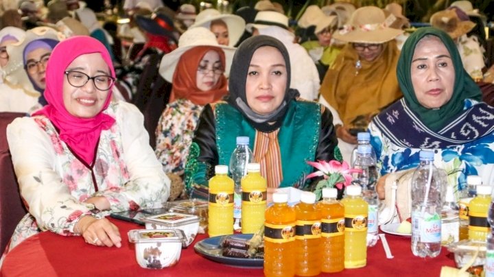 Bupati Lamongan saat menghadiri Halal Bihalal DPW IWAPI