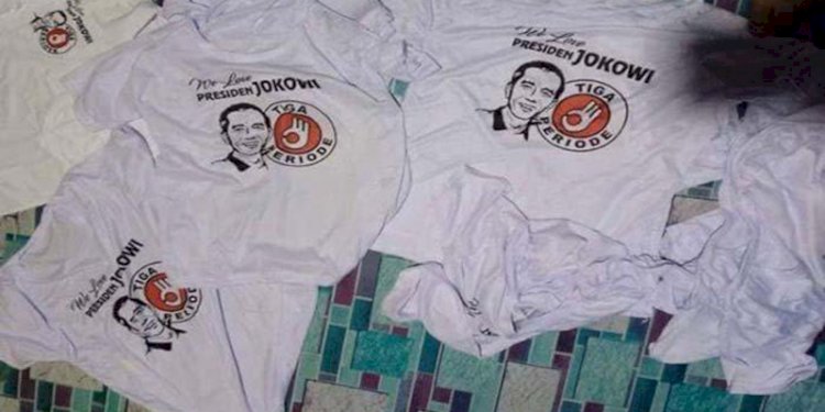 Kaos we love Presiden Jokowi tiga periode yang disebar di Ende/Net