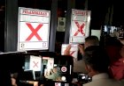 Satpol PP Surabaya Segel Outlet Holiwings