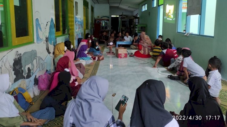 Tim Penyuluh UPN Jatim ketika mengadakan penyuluhan di SD dan SMP Al Husna