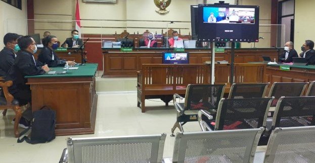 Sidang kasus jual beli jabatan dengan terdakwa Puput Tantriana Sari dan terdakwa Hasan Aminuddin di Pengadilan Tipikor Surabaya/RMOLJatim