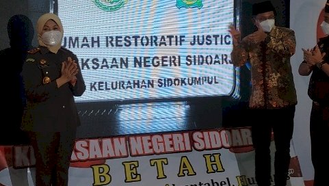 Kajati Jatim saat meresmikan rumah Restorative justice 