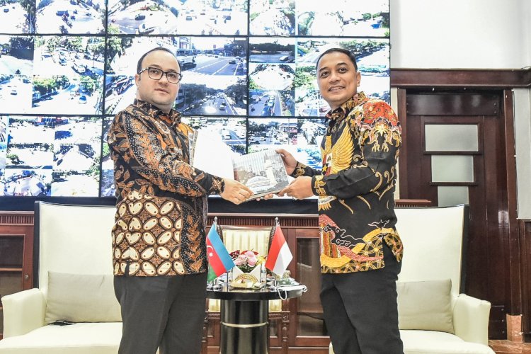 Wali Kota Surabaya Eri Cahyadi bersama H.E. Jalal Sabir Mirzayev/ist