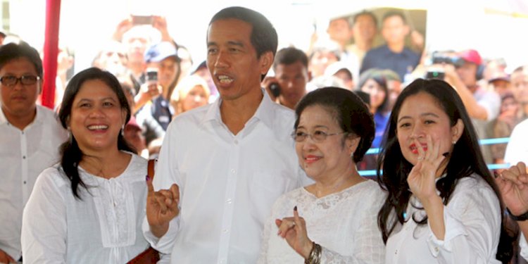 Ketua Umum PDIP Megawati Soekarnoputri dan Ketua DPP PDIP Puan Maharani saat memberikan dukungan kepada Presiden Joko Widodo/Net