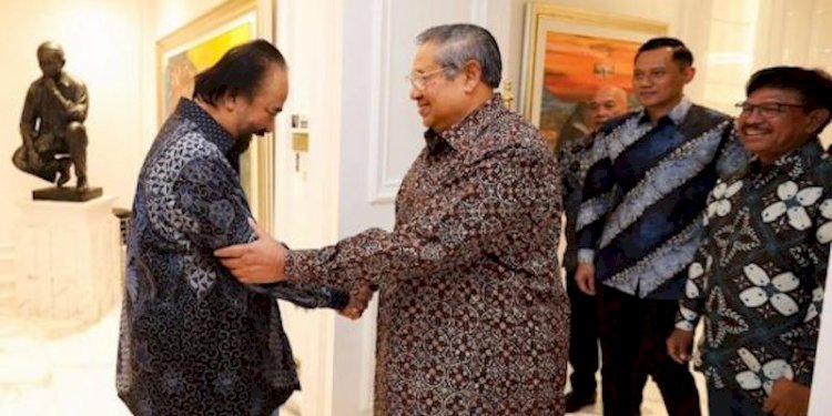 Ketua Umum Partai Nasdem, Surya Paloh, dengan Presiden keenam RI Susilo Bambang Yudhoyono,