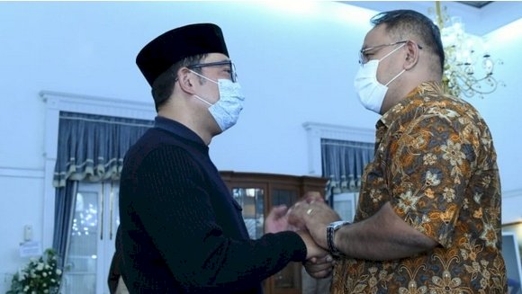 Ketua Umum Jaringan Media Siber Indonesia (JMSI) Teguh Santosa dan Gubernur Jawa Barat, Ridwan Kamil/Ist