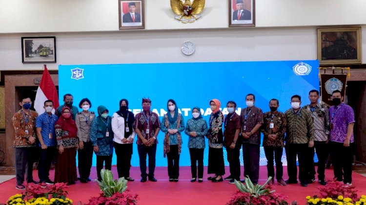 Rini Indriyani bersama Arumi Bachsin dan Tim Juri/ist