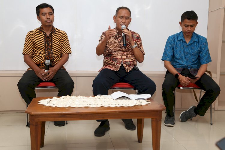 Yusuf Masruh saat jumpa pers/RMOLJatim