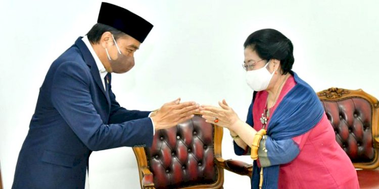 Presiden Joko Widodo bertemu Ketum PDIP Megawati Soekarnoputri dalam acara peringatan 9 tahun wafatnya Taufiq Kiemas di Lenteng Agung, Jakarta Selatan. Rabu (8/6)/Net