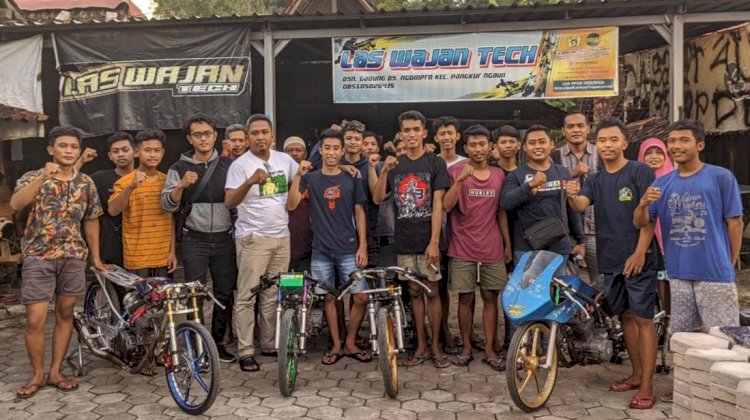 Agus Black bersama para rider lokal Ngawi