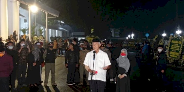 Gubernur Jawa Tengah Ganjar Pranowo saat takziah atas wafatnya Eril di Gedung Pakuan/RMOLJabar