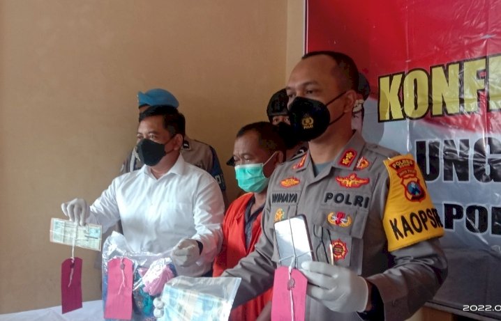  Kapolres Ngawi AKBP I Wayan Winaya saat pres releise kasus persetubuhan anak dibawah umur dengan tersangka SMN.