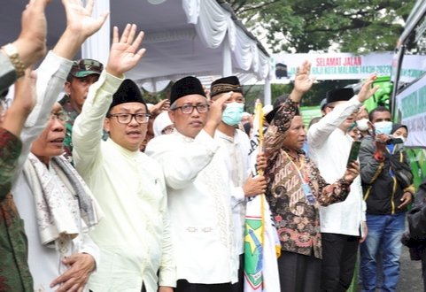 Wali Kota Malang H Sutiaji saat memberangkatkan para jemaah calon haji/Ist