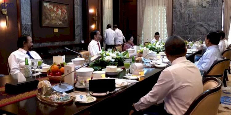 Surya Paloh dan ketum-ketum parpol koalisi bersama Presiden Joko Widodo makan siang di Istana Negara/Net