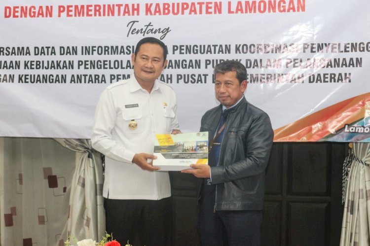 Bupati Lamongan Yuhronur Efendi dan Kepala Kantor Wilayah Dirjen Perbendaharaan Provinsi Jawa Timur Taukhid/RMOLJatim