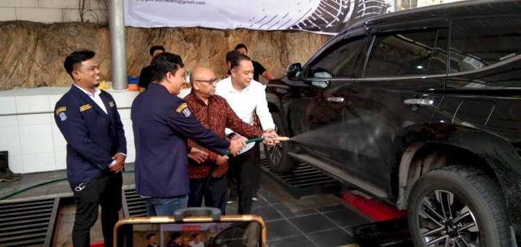 Dirjen Kemensos, Wali Kota Eri dan Ketua Kartar meresmikan tempat cuci mobil dan Motor GAS Auto Wash/RMOLJatim