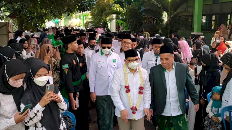 Muhaimin Iskandar saat bersama KH Mujib Imron saat di Ponpes Al-Yasini Kabupaten Pasuruan/RMOLJatim