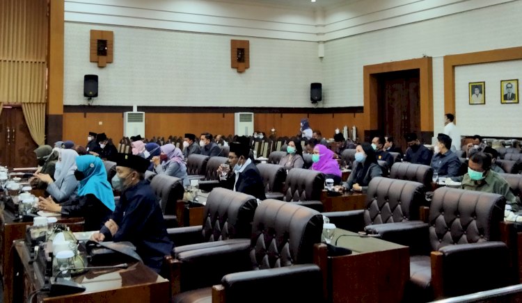 Anggota DPRD Banyuwangi saat mengadakan rapat paripurna/RMOLJatim