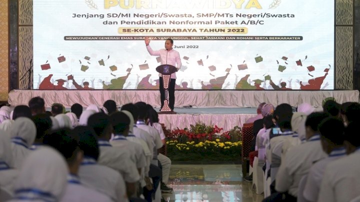 Wali Kota Eri menghadiri acara prosesi Purnawidya/RMOLJatim